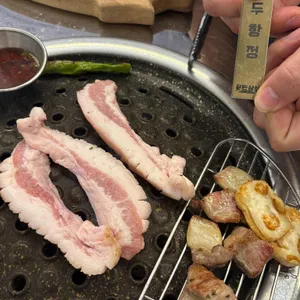 뒷돈상회 사진