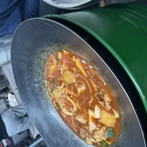 통큰솥뚜껑닭볶음탕 사진