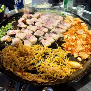 동두천솥뚜껑삼겹살 사진