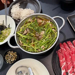 윤우재 샤브칼국수 사진