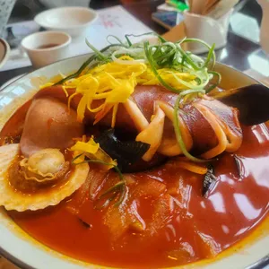 취홍 사진