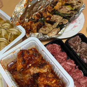 육회한날 연어 어때 사진