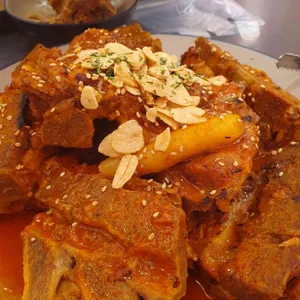 숯불뼈구이 핫뼈감자탕 사진