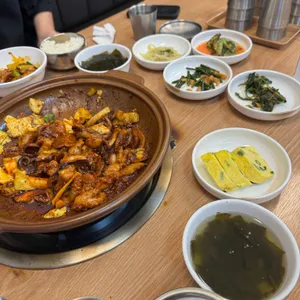무쇠솥생삼겹김치찌개 사진