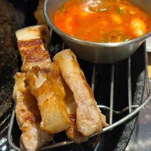 온유월솥뚜껑삼겹살 사진