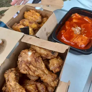 교촌치킨 사진
