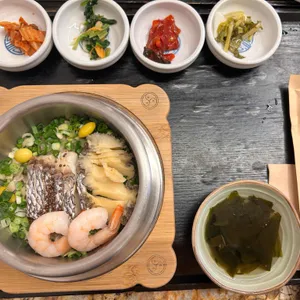 온따뜻한 솥밥 사진