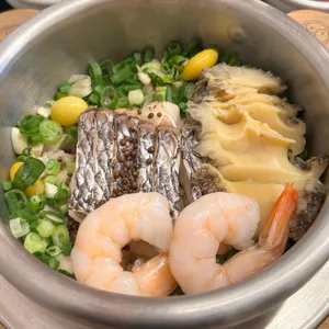 온따뜻한 솥밥 사진