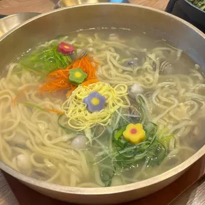 신사와 칼국수 사진