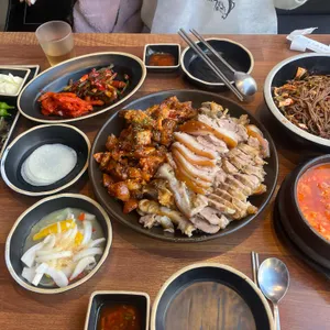 더맛있는족발보쌈 사진