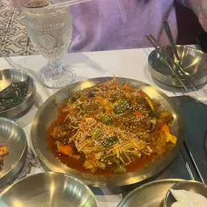 육수정 사진