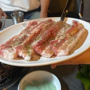 엠제이돼지 사진