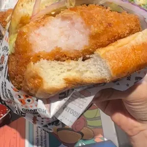 제스티 살룬 사진