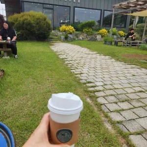 어스커피윈드브레드 사진