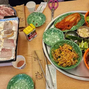 돼지집 사진
