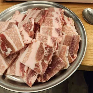 돼지집 사진
