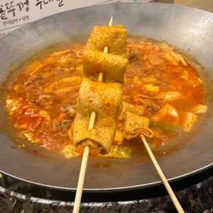 솥뚜껑 닭볶음탕 사진