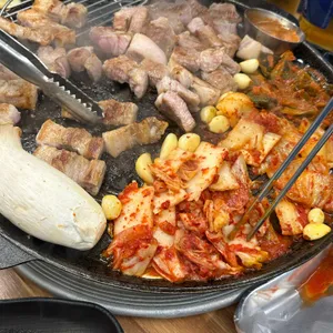 솥뚜껑열렸다 사진