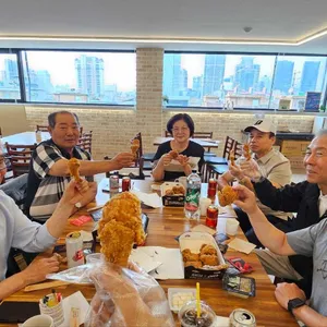 BBQ치킨 빌리지 사진