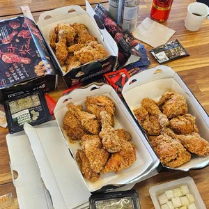 BBQ치킨 빌리지 사진