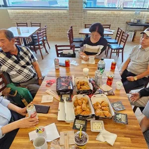 BBQ치킨 빌리지 사진