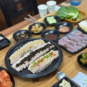 흑마늘보쌈 리뷰 사진