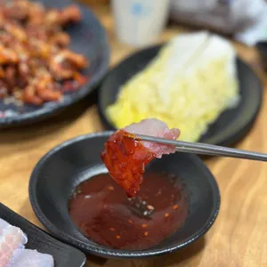 흑마늘보쌈 리뷰 사진
