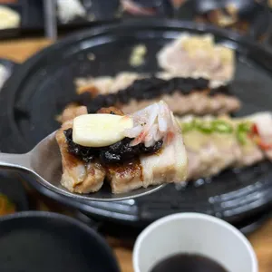 흑마늘보쌈 리뷰 사진