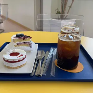 십삼월 사진