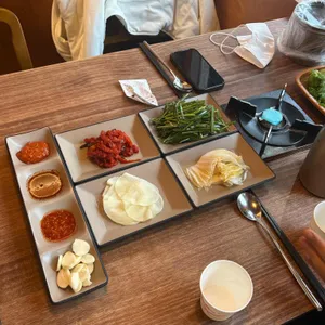 나무오향족발 사진