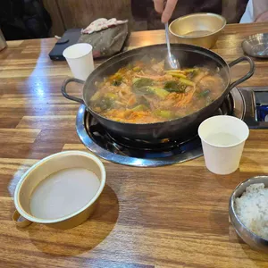 팔공큰돼지찌개 사진