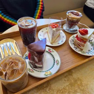 앨리스케이커리 사진