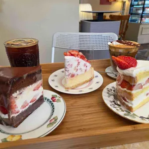 앨리스케이커리 사진