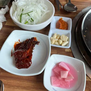 흥부골 숯불 돼지갈비 사진