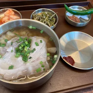 솥정옥 사진