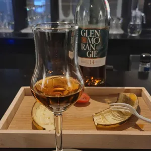 Yin bar 사진