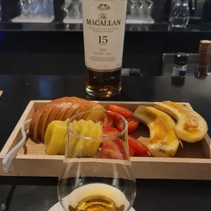 Yin bar 사진