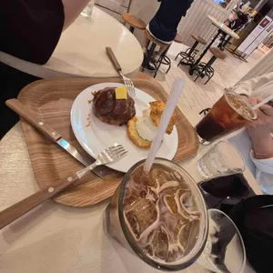 카페 레이어드 사진