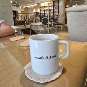 아테네학당 리뷰 사진