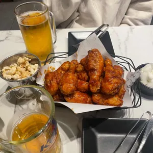 교촌치킨 사진