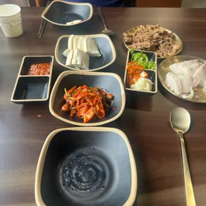 동백보쌈칼국수 사진
