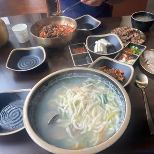 동백보쌈칼국수 사진