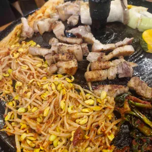 거북이솥뚜껑김치삼겹살 사진