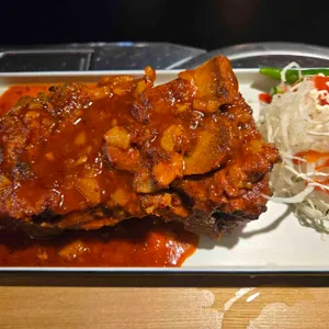 뼈의신 사진