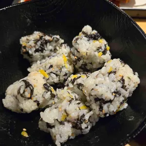 뼈의신 사진