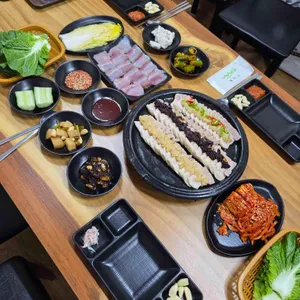 흑마늘보쌈 리뷰 사진