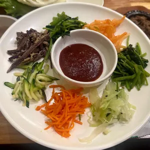 사월에 보리밥 사진