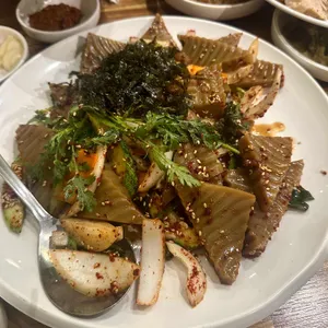 사월에 보리밥 사진