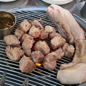 돈사촌 사진