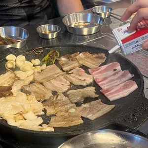 돼지벅스 사진